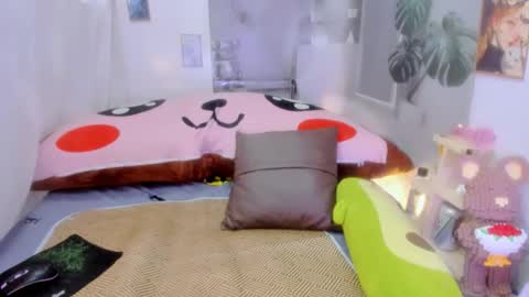 Snapshot of sisi_baby chatting on 11.17.25 julila online show from 11.17.25