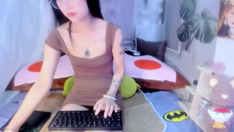 Snapshot of sisi_baby chatting on 11.22.25 julila online show from 11.22.25