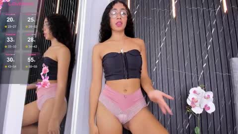 Snapshot of sisi_rosex chatting on 02.15.25 Shopia online show from 02.15.25