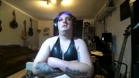 Snapshot of sissylovedoll chatting on 10.04.25 Tiffany Candy online show from 10.04.25