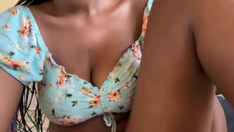 Snapshot of siswet9_ chatting on 02.13.25 siswet online show from 02.13.25