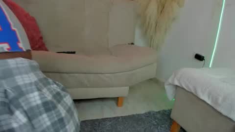 Snapshot of skarletsexy chatting on 01.18.25 Skarlet online show from 01.18.25