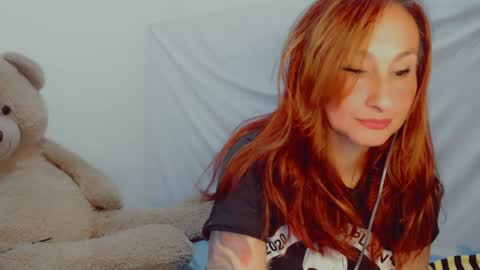 Snapshot of skarlett2072 chatting on 02.02.25 Arlett online show from 02.02.25