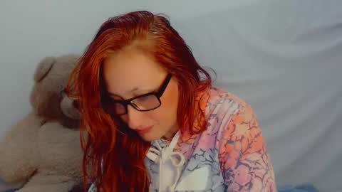 Snapshot of skarlett2072 chatting on 02.18.25 Arlett online show from 02.18.25