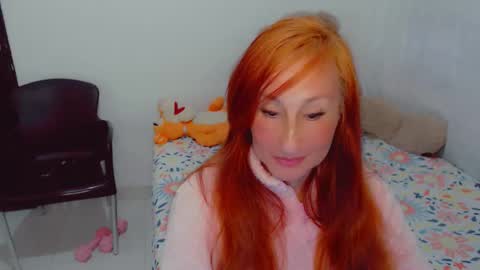 Snapshot of skarlett2072 chatting on 09.11.25 Arlett online show from 09.11.25