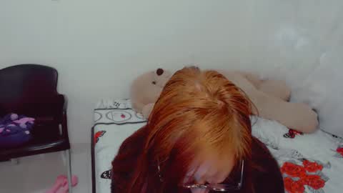Snapshot of skarlett2072 chatting on 09.28.25 Arlett online show from 09.28.25
