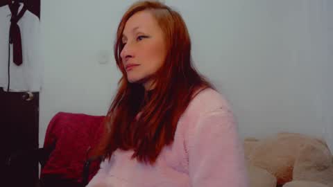 Snapshot of skarlett2072 chatting on 10.07.25 Arlett online show from 10.07.25