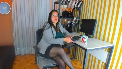 skarlettbarnes online show from 11.12.25