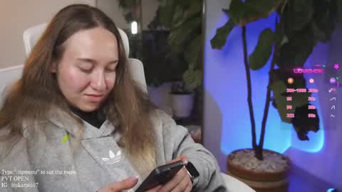 Im Scarlett  ONLINE  5pm-10pm NYC time  online show from 03.05.25