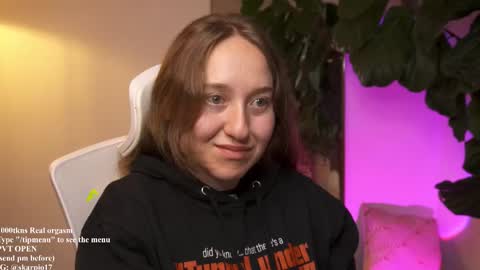 Im Scarlett  ONLINE  5pm-10pm NYC time  online show from 09.18.25