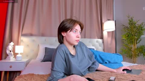 Snapshot of skelerata chatting on 10.23.25 Emily online show from 10.23.25