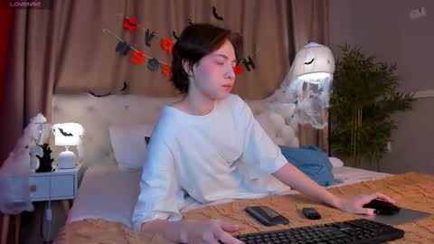 Snapshot of skelerata chatting on 10.25.25 Emily online show from 10.25.25