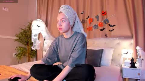 Snapshot of skelerata chatting on 10.27.25 Emily online show from 10.27.25