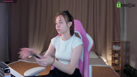 Snapshot of skelerata chatting on 12.19.25 Emily online show from 12.19.25