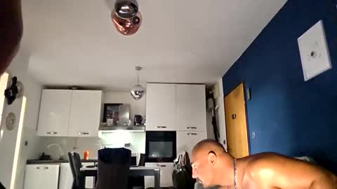 Snapshot of skinboys chatting on 11.03.25 skinboys online show from 11.03.25