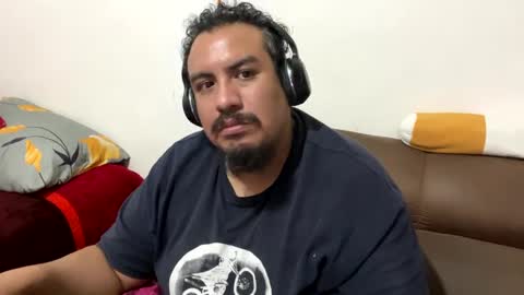 Snapshot of skinhell chatting on 12.09.24 Elias online show from 12.09.24