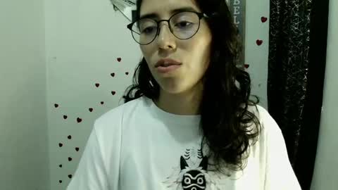 Snapshot of skinny_hot723 chatting on 05.17.26 Raelle online show from 05.17.26