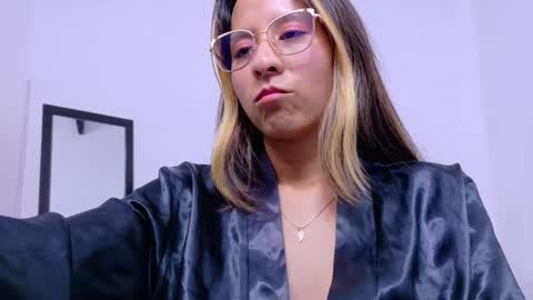 skinny_hottie18 online show from 01.29.25
