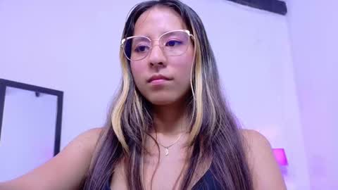 skinny_hottie18 online show from 02.15.25