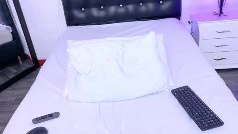 skinny_hottie18 online show from 03.05.25