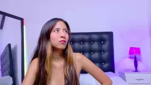 skinny_hottie18 online show from 09.09.25