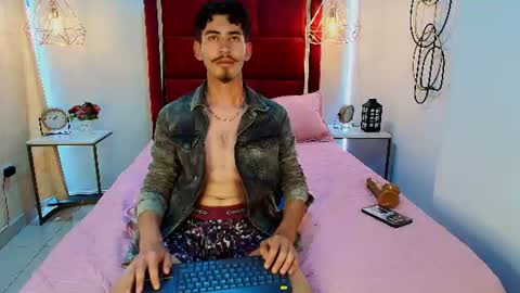 Snapshot of skinny_jean_ chatting on 06.17.26 skinny jean online show from 06.17.26
