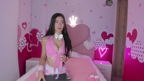 Snapshot of skinny_linda chatting on 03.12.25   online show from 03.12.25