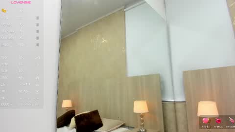 Snapshot of skinny_noa chatting on 07.12.26 Noa online show from 07.12.26