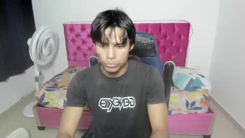 Snapshot of skinny_sam23 chatting on 06.18.26 sam online show from 06.18.26