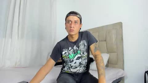 Snapshot of skinnydevil1 chatting on 02.07.26 skinnydevil1 online show from 02.07.26