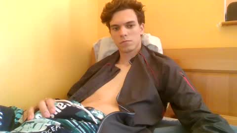 Snapshot of skinnyfit8 chatting on 06.18.26 bigdihhhhh online show from 06.18.26