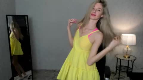 Snapshot of skinnyladyy chatting on 01.29.25 Skinnyladyy online show from 01.29.25