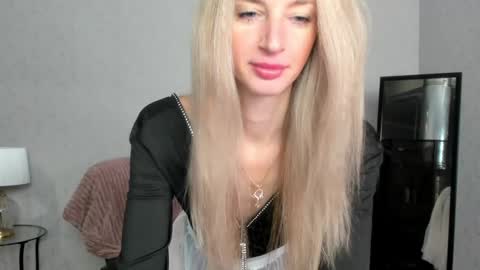 Snapshot of skinnyladyy chatting on 02.02.25 Skinnyladyy online show from 02.02.25