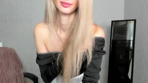 Snapshot of skinnyladyy chatting on 02.02.25 Skinnyladyy online show from 02.02.25
