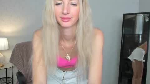 Snapshot of skinnyladyy chatting on 03.10.25 Skinnyladyy online show from 03.10.25