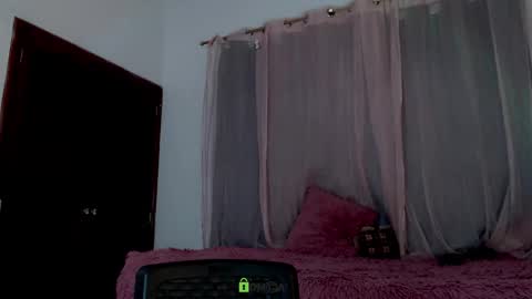 Snapshot of skinnyshine chatting on 10.27.25 Vanessa online show from 10.27.25