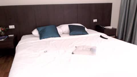 Snapshot of skinnythai4u chatting on 11.22.25 skinnythai4u online show from 11.22.25