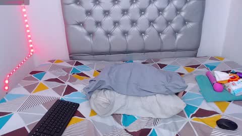 Snapshot of skinnyy_andtight chatting on 12.12.24 Alexa online show from 12.12.24