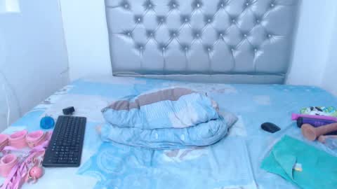 Snapshot of skinnyy_andtight chatting on 02.28.25 Alexa online show from 02.28.25