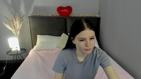 Snapshot of skinyjoy chatting on 02.25.26 Joys online show from 02.25.26