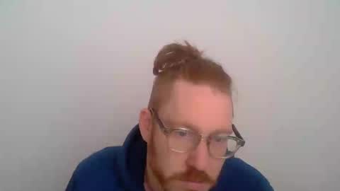 Snapshot of sklave_s chatting on 04.26.26 sklave_s online show from 04.26.26