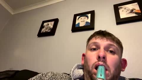 Snapshot of skuzzy25 chatting on 01.19.25 skuzzy25 online show from 01.19.25
