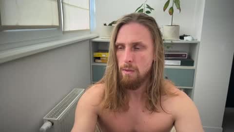 Snapshot of sky_guy25 chatting on 09.30.25 sky_guy25 online show from 09.30.25