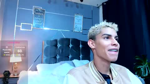 Snapshot of sky_jules chatting on 12.23.25 Daniel online show from 12.23.25