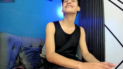 Snapshot of sky_rivers chatting on 11.30.25 sky_rivers online show from 11.30.25