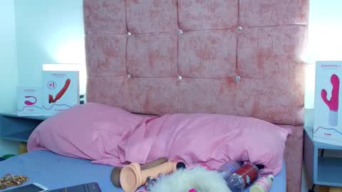 skye moore online show from 10.13.25