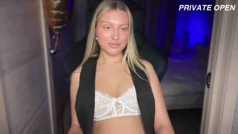 GARRY AND SOPHIA online show from 02.18.25