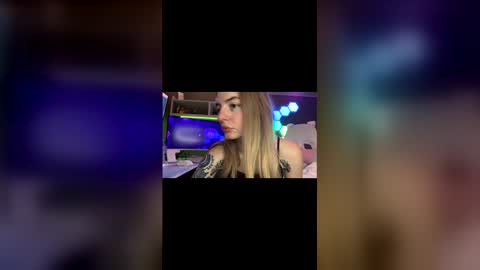 Snapshot of skyiswoke chatting on 12.16.25 Sky online show from 12.16.25