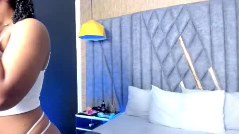 Snapshot of skylerbloom chatting on 01.10.26 skylerbloom online show from 01.10.26