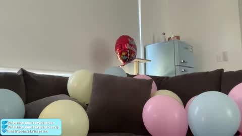 Snapshot of skylerprice chatting on 10.17.25 skyler online show from 10.17.25